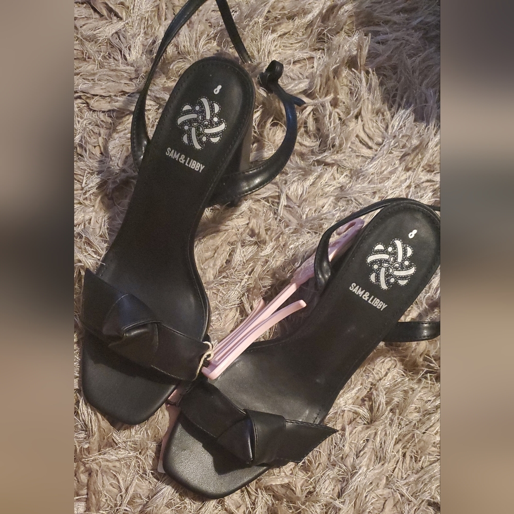 Shoes - Picture 2 of 3